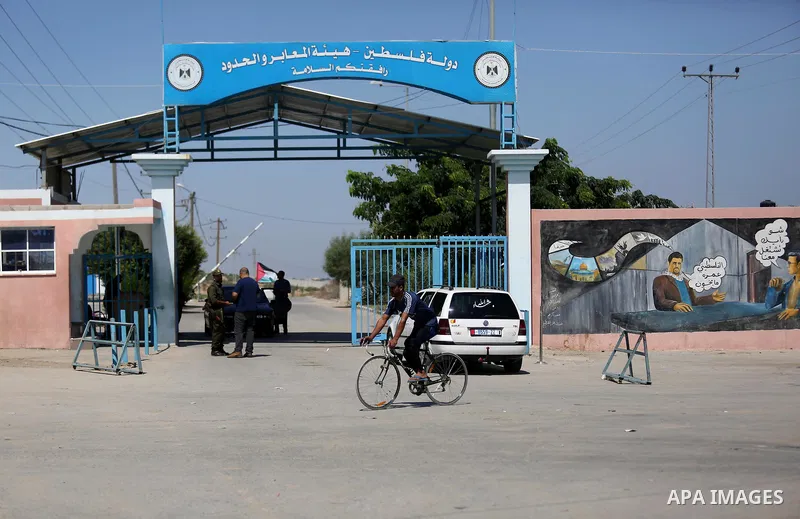 Palestinians stand outside the gate of Erez crossing with Israel in Beit Hanoun in the northern Gaza Strip on September 5, 2018. Israel closed on Wednesday Erez crossing with the Gaza Strip after a demonstration organize...
