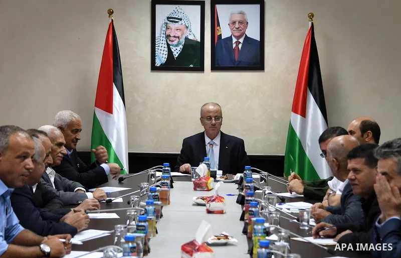 Palestinian Prime Minister, Rami Hamdallah, chairs a meeting of the leaders of the security establishment, in the West Bank city of Ramallah, on Sept. 06, 2018. Photo by Prime Minister Office