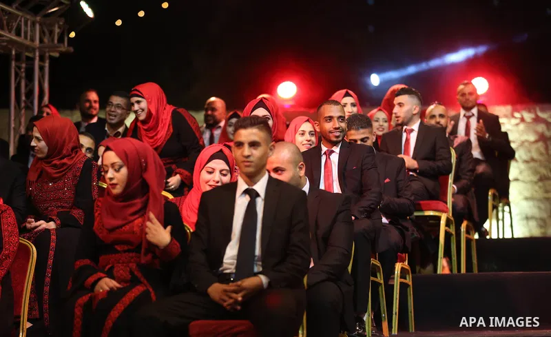 Palestinian 80 couples take part in a mass wedding ceremony in the West Bank city of Nablus on Sept 06, 2018. Photo by Shadi Jarar'ah