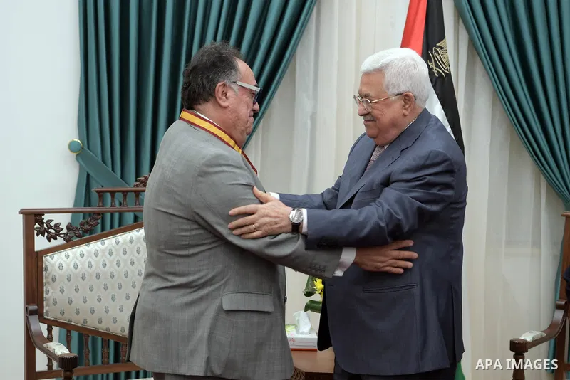 Palestinian President Mahmoud Abbas meets with the Ambassador of Mexico, in the West Bank city of Ramallah on Sept 06, 2018. Photo by Thaer Ganaim