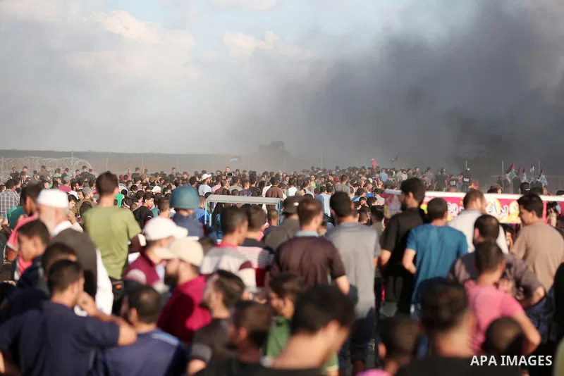 Palestinian protesters gather during clashes with Israeli troops in tents protest where Palestinians demand the right to return to their homeland at the Israel-Gaza border, in east of Gaza city on September 7, 2018. Phot...