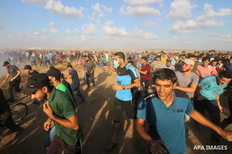 Palestinian protesters gather during clashes with Israeli troops in tents protest where Palestinians demand the right to return to their homeland at the Israel-Gaza border, in east of Gaza city on September 7, 2018. Phot...