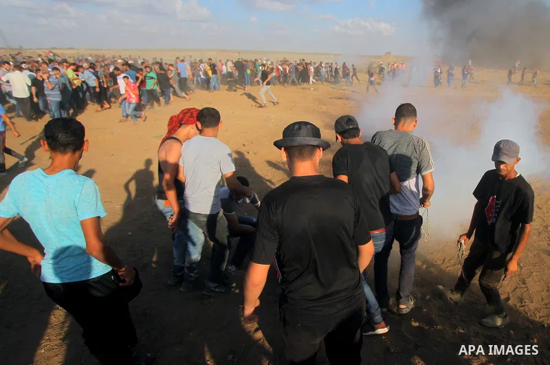 Palestinian protesters gather during clashes with Israeli troops in tents protest where Palestinians demand the right to return to their homeland at the Israel-Gaza border, in east of Gaza city on September 7, 2018. Phot...