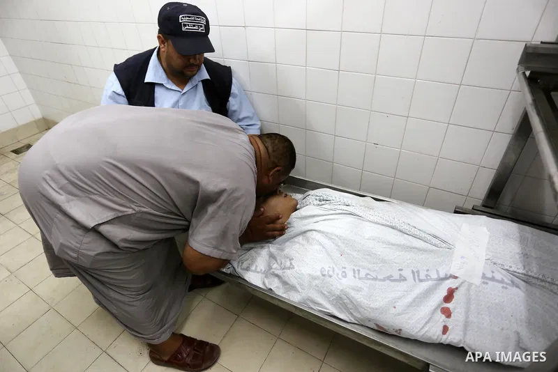 Relatives of Palestinian teenager Belal Khafaja, who was killed by Israeli forces during clashes in tents protest at the Israel-Gaza border, mourn over his body at a hospital in Rafah in the southern Gaza Strip on Septem...