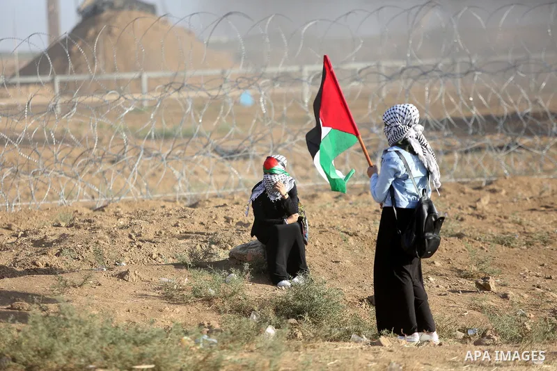 Palestinian protesters gather during clashes with Israeli troops in tents protest where Palestinians demand the right to return to their homeland at the Israel-Gaza border, in east of Gaza city on September 7, 2018. Phot...