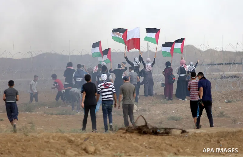 Palestinian protesters gather during clashes with Israeli troops in tents protest where Palestinians demand the right to return to their homeland at the Israel-Gaza border, in east of Gaza city on September 7, 2018. Phot...