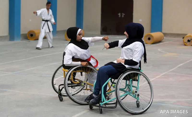 Palestinian handicappeds on wheelchairs take part in a Karate lesson, at a club in Gaza city on September 11, 2018. Photo by Ashraf Amra
