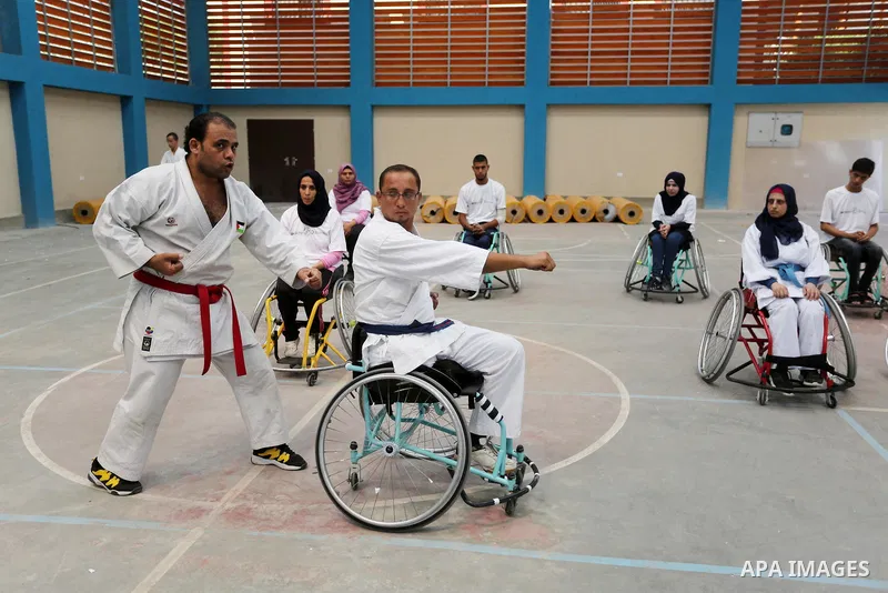Palestinian handicappeds on wheelchairs take part in a Karate lesson, at a club in Gaza city on September 11, 2018. Photo by Ashraf Amra