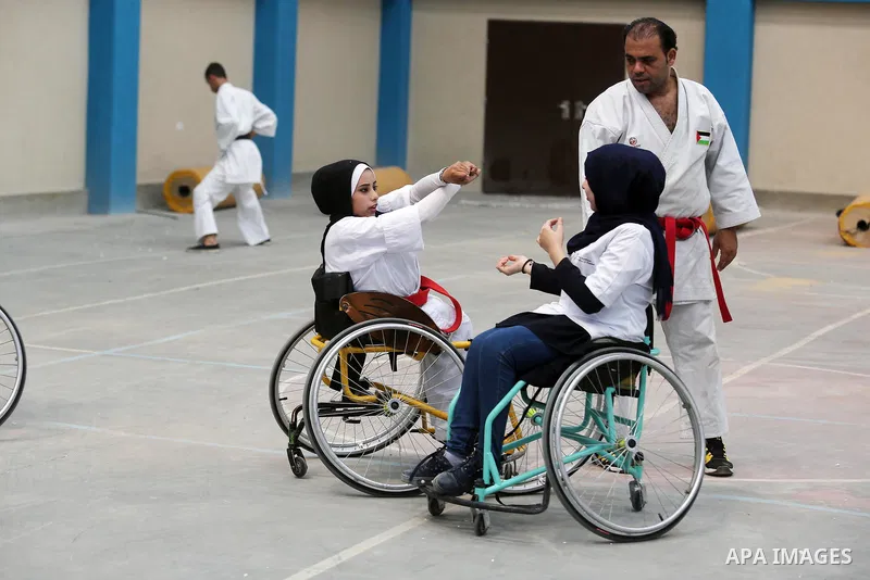 Palestinian handicappeds on wheelchairs take part in a Karate lesson, at a club in Gaza city on September 11, 2018. Photo by Ashraf Amra