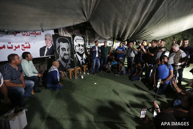 A Palestinian artist Mohammed al Diri, draws the portrait of Palestinian president Mahmoud Abbas and the the president Paraguay Mario Abdo Benitez, during a protest at tents in the West Bank village of Khan Al-Ahmar near...