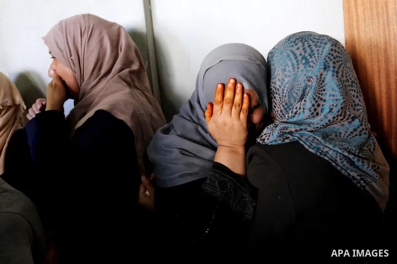 Relatives of Palestinian Mohammed Shaqoura, 21, who was shot dead by Israeli troops during clashes in tents protest at the Israel-Gaza border, mourn during his funeral in al-Maghazi in the center of Gaza Strip on Septemb...