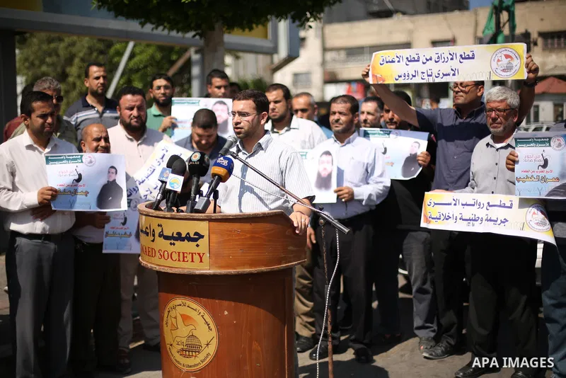 Palestinians take part in a protest to show solidarity with Palestinian prisoners held in Israeli jails, in Gaza city on September 16, 2018. Photo by Dawoud Abo Alkas