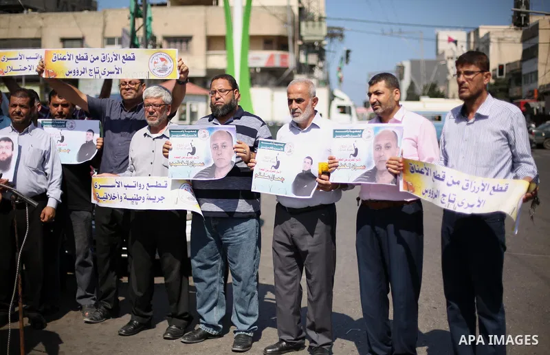Palestinians take part in a protest to show solidarity with Palestinian prisoners held in Israeli jails, in Gaza city on September 16, 2018. Photo by Dawoud Abo Alkas