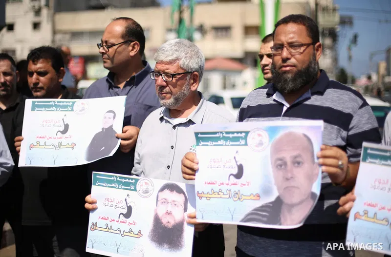 Palestinians take part in a protest to show solidarity with Palestinian prisoners held in Israeli jails, in Gaza city on September 16, 2018. Photo by Dawoud Abo Alkas