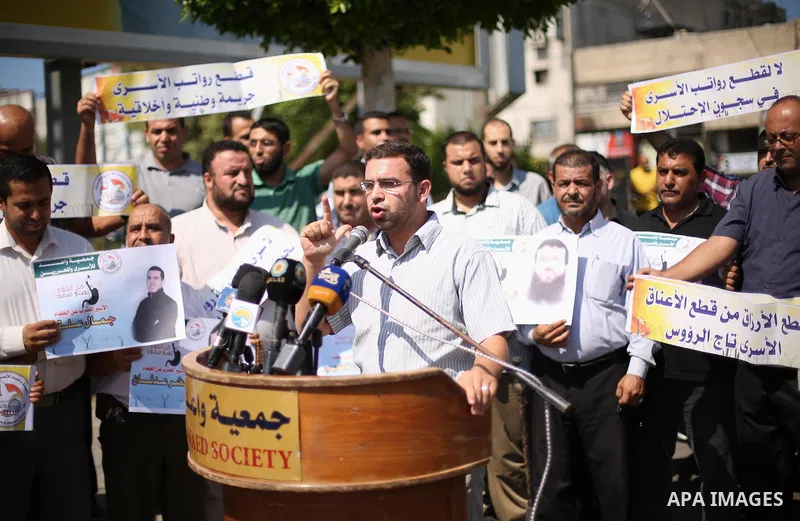 Palestinians take part in a protest to show solidarity with Palestinian prisoners held in Israeli jails, in Gaza city on September 16, 2018. Photo by Dawoud Abo Alkas