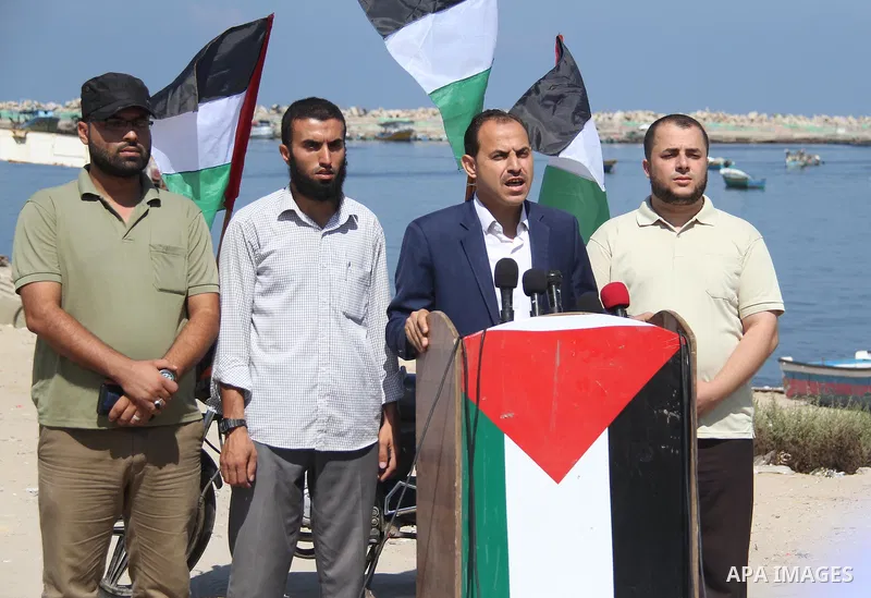 Spokesman of the National Commission to break the siege Bassam Al-Manasrah, speaks during a press conference at the seaport in Gaza city on September 16, 2018. Photo by Mahmoud Ajour