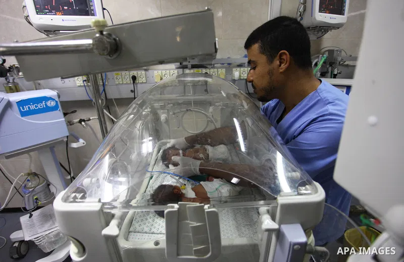 A Palestinian nurse checks on a baby in an incubator at the neonatal intensive care unit , at al-Shifa hospital, during the crisis of power outages in the Gaza City, on September 16, 2018. Photo by Mahmoud Ajour