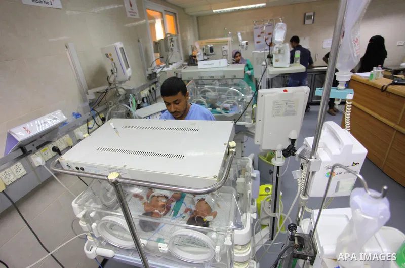 A Palestinian nurse checks on a baby in an incubator at the neonatal intensive care unit , at al-Shifa hospital, during the crisis of power outages in the Gaza City, on September 16, 2018. Photo by Mahmoud Ajour