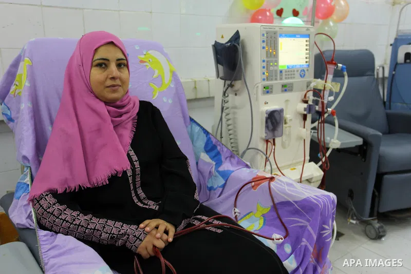 Rima al-draimly ,40, a Palestinian patient makes crochet dresses as she gets her kidneys washed at the dialysis department in the Al-Shifa hospital in Gaza City on September 17, 2018. al-draimly is one of the women who m...