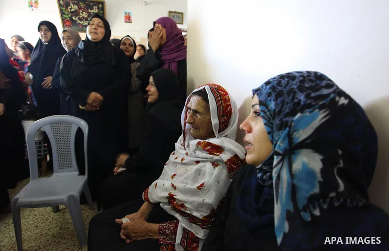 Relatives of Palestinian Mohamed Abu Nagy who was shot dead by Israeli troops during a demonstration against Israeli blockade on Gaza Strip, at the Erez crossing with Israel mourn during his funeral in Jabalia in the nor...