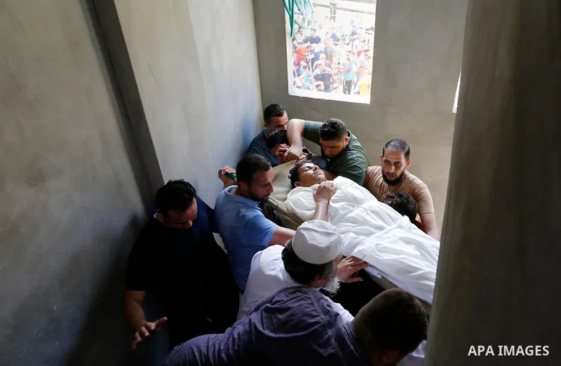 Mourners carry the body of Palestinian Ahemd Omar who was shot dead by Israeli troops during a demonstration against Israeli blockade on Gaza Strip, at the Erez crossing with Israel during his funeral at el-Shati refugee...