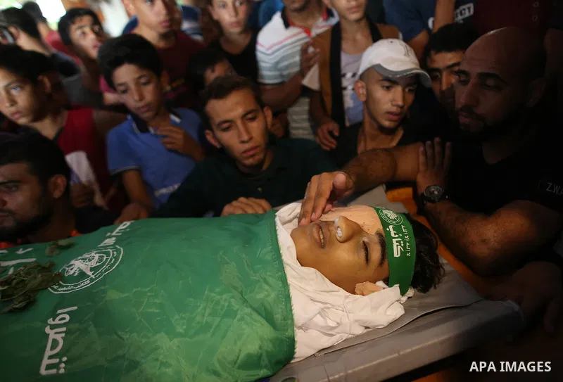 Relatives of Palestinian Mo'men Abu Eyada 15, who was shot dead by Israeli troops during clashes in tents protest at the Israel-Gaza border, mourn over his body during his funeral in Rafah in the southern Gaza Strip on S...