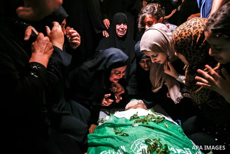 Relatives of Palestinian Mo'men Abu Eyada 15, who was shot dead by Israeli troops during clashes in tents protest at the Israel-Gaza border, mourn over his body during his funeral in Rafah in the southern Gaza Strip on S...