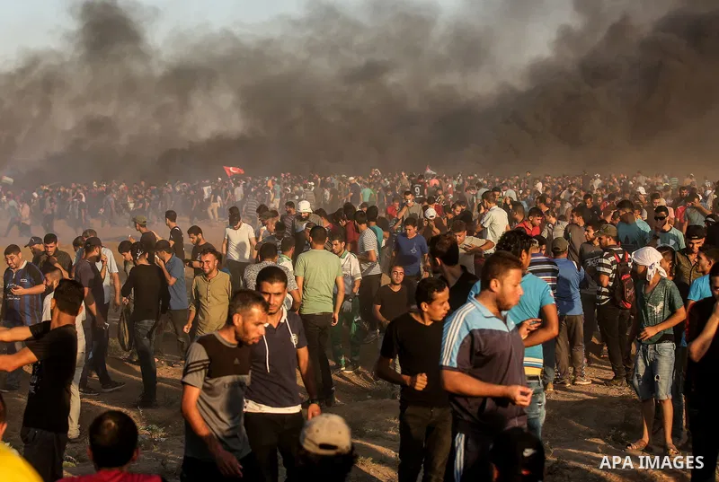 Palestinian protesters gather during clashes with Israeli troops in tents protest where Palestinians demand the right to return to their homeland at the Israel-Gaza border, in east of Gaza City on September 21, 2018. Pho...