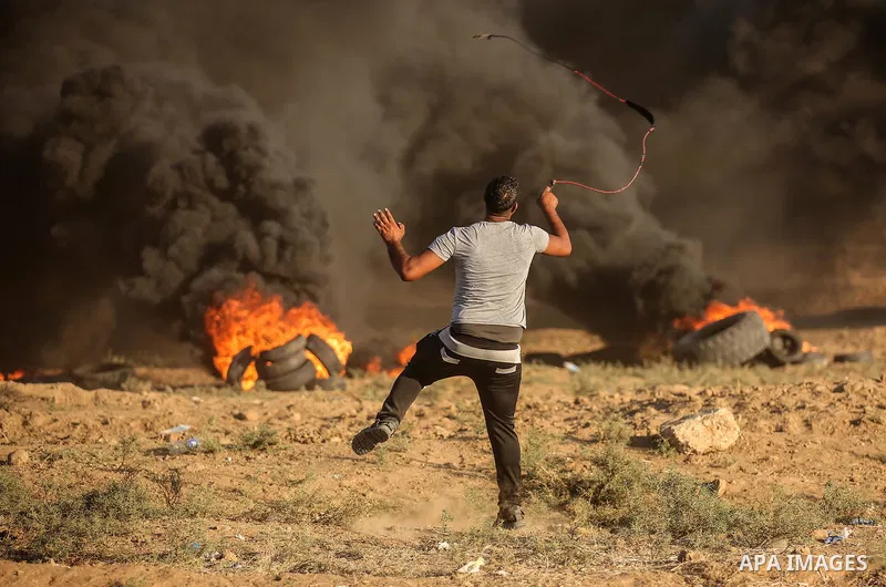 Palestinian protesters gather during clashes with Israeli troops in tents protest where Palestinians demand the right to return to their homeland at the Israel-Gaza border, in east of Gaza City on September 21, 2018. Pho...