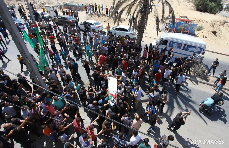 Mourners carry the body of Palestinian Kareem Kullab, 25, who was shot dead by Israeli forces during clashes in tents protest where Palestinians demand the right to return to their homeland at the Israel-Gaza border, dur...