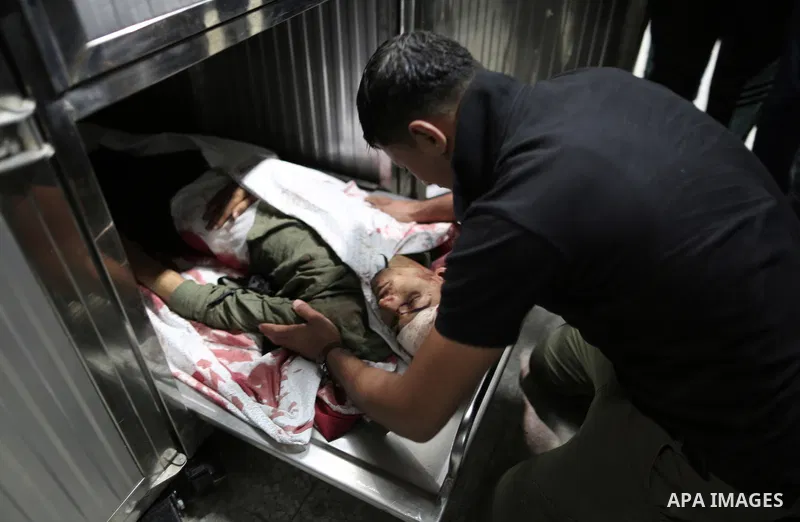 Palestinians look to the body of Emad Ashtawi, 21, who was shot dead by Israeli forces during clashes in tents protest at the Israel-Gaza border, in al-shifa hospital in Gaza City on September 23, 2018. Photo by Mahmoud...