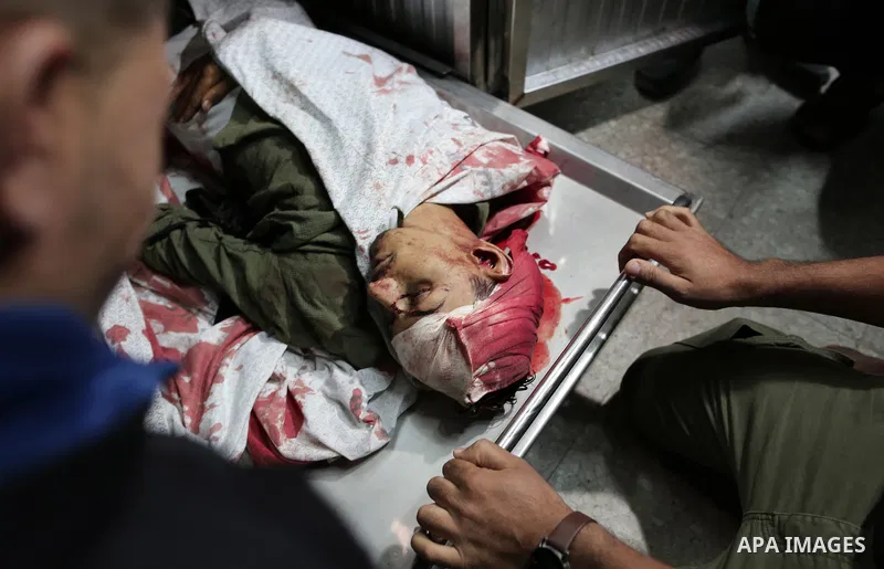 Palestinians look to the body of Emad Ashtawi, 21, who was shot dead by Israeli forces during clashes in tents protest at the Israel-Gaza border, in al-shifa hospital in Gaza City on September 23, 2018. Photo by Mahmoud...