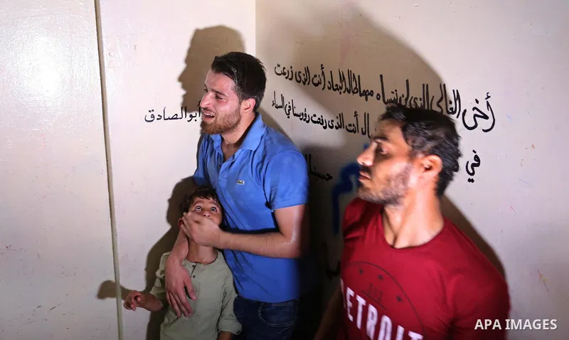 Relatives of Palestinian Mohamed Abu Sadek, 21, who was shot dead by Israeli forces during clashes at the Israel-Gaza border, mourn during his funeral in Gaza City on September 25, 2018. Photo by Ashraf Amra