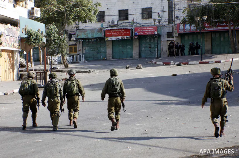 Israeli forces take position during clashes with Palestinian protesters in the West Bank city of Hebron on September 28, 2018. Photo by Wisam Hashlamoun