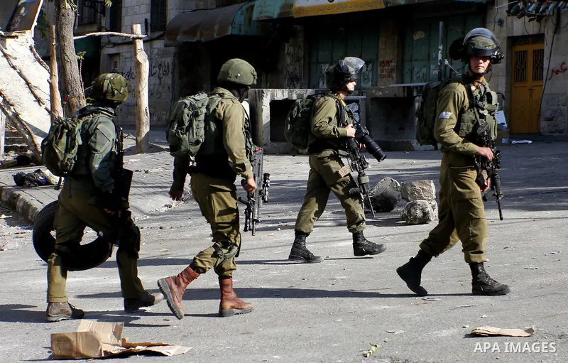 Israeli forces take position during clashes with Palestinian protesters in the West Bank city of Hebron on September 28, 2018. Photo by Wisam Hashlamoun