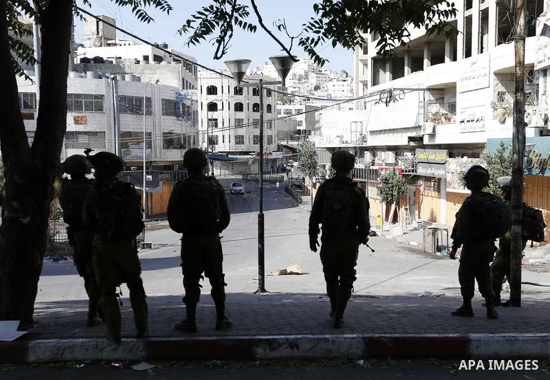 Israeli forces take position during clashes with Palestinian protesters in the West Bank city of Hebron on September 28, 2018. Photo by Wisam Hashlamoun