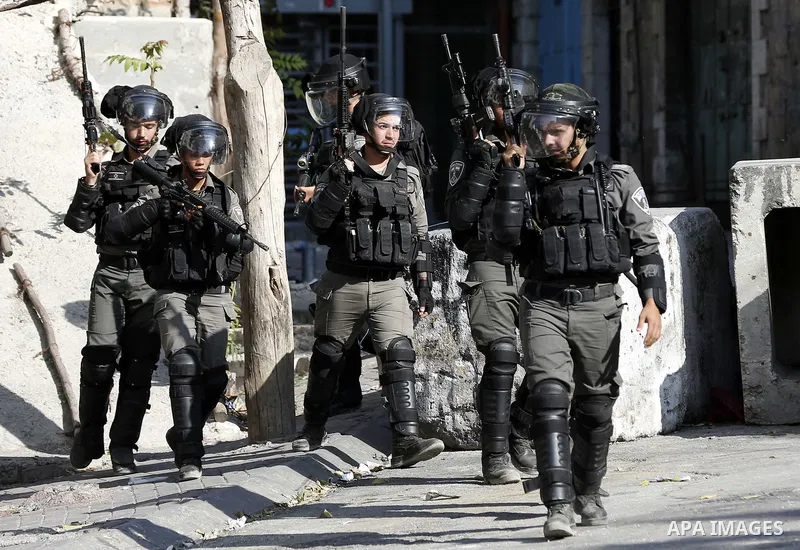Israeli forces take position during clashes with Palestinian protesters in the West Bank city of Hebron on September 28, 2018. Photo by Wisam Hashlamoun