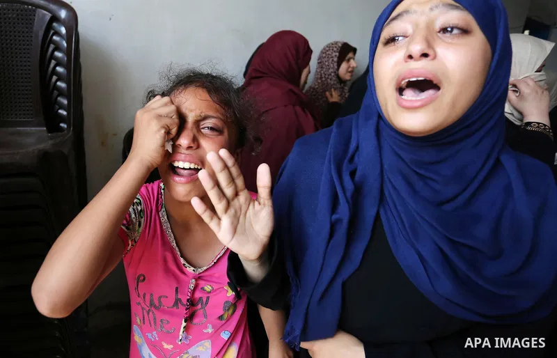 Relatives of Palestinian Mohammed Anshasi, 18, who was shot dead by Israeli forces during clashes in tents protest where Palestinians demand the right to return to their homeland at the Israel-Gaza border, mourn during h...
