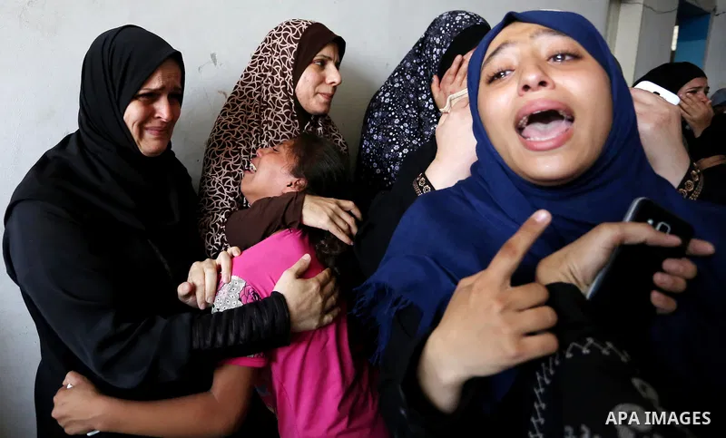 Relatives of Palestinian Mohammed Anshasi, 18, who was shot dead by Israeli forces during clashes in tents protest where Palestinians demand the right to return to their homeland at the Israel-Gaza border, mourn during h...
