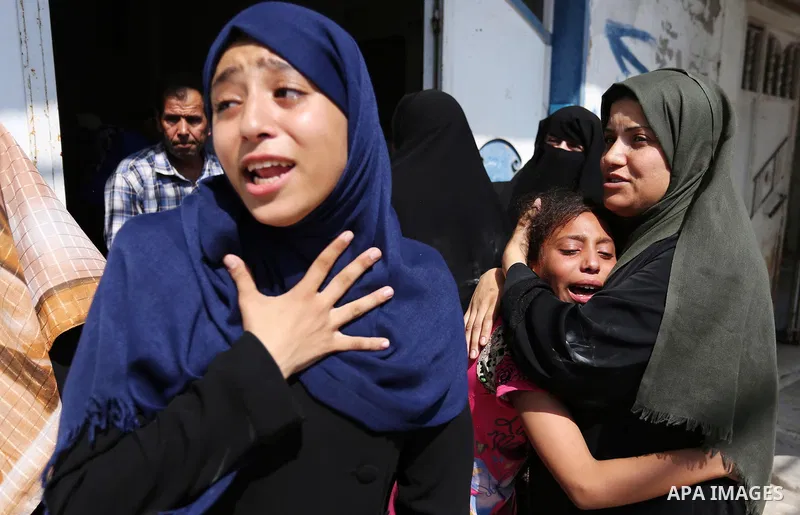 Relatives of Palestinian Mohammed Anshasi, 18, who was shot dead by Israeli forces during clashes in tents protest where Palestinians demand the right to return to their homeland at the Israel-Gaza border, mourn during h...