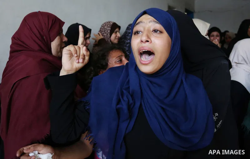 Relatives of Palestinian Mohammed Anshasi, 18, who was shot dead by Israeli forces during clashes in tents protest where Palestinians demand the right to return to their homeland at the Israel-Gaza border, mourn during h...