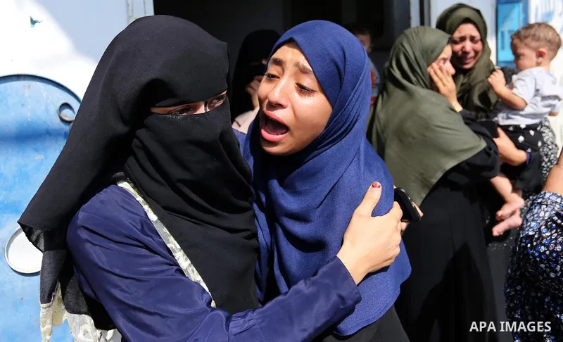Relatives of Palestinian Mohammed Anshasi, 18, who was shot dead by Israeli forces during clashes in tents protest where Palestinians demand the right to return to their homeland at the Israel-Gaza border, mourn during h...