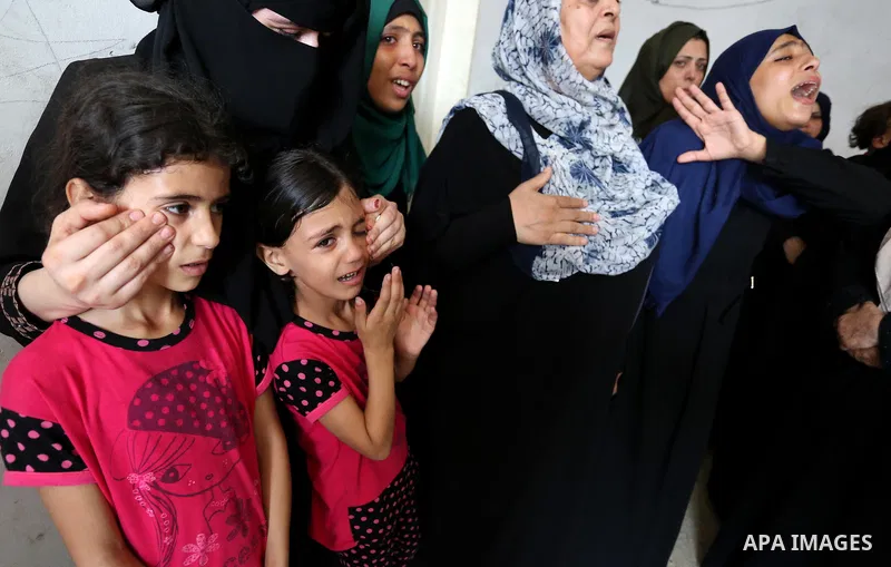 Relatives of Palestinian Mohammed Anshasi, 18, who was shot dead by Israeli forces during clashes in tents protest where Palestinians demand the right to return to their homeland at the Israel-Gaza border, mourn during h...