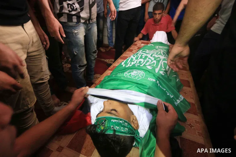 Relatives of Palestinian Mohammed al-Houm, 14, who was shot dead by Israeli forces during clashes in tents protest where Palestinians demand the right to return to their homeland at the Israel-Gaza border, mourn over his...