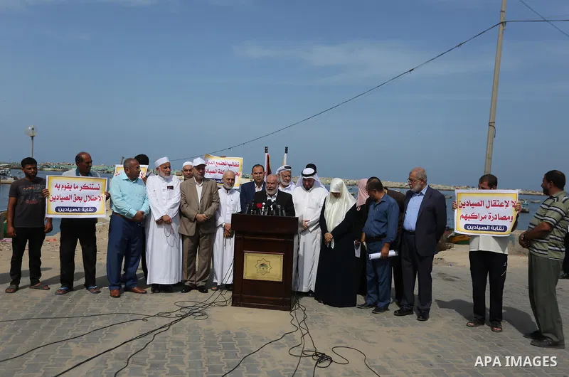 Deputy of the Legislative Council, Ahmed Bahar speaks a press conference at the seaport in Gaza city on September 30, 2018. Photo by Ashraf Amra