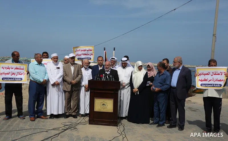 Deputy of the Legislative Council, Ahmed Bahar speaks a press conference at the seaport in Gaza city on September 30, 2018. Photo by Ashraf Amra