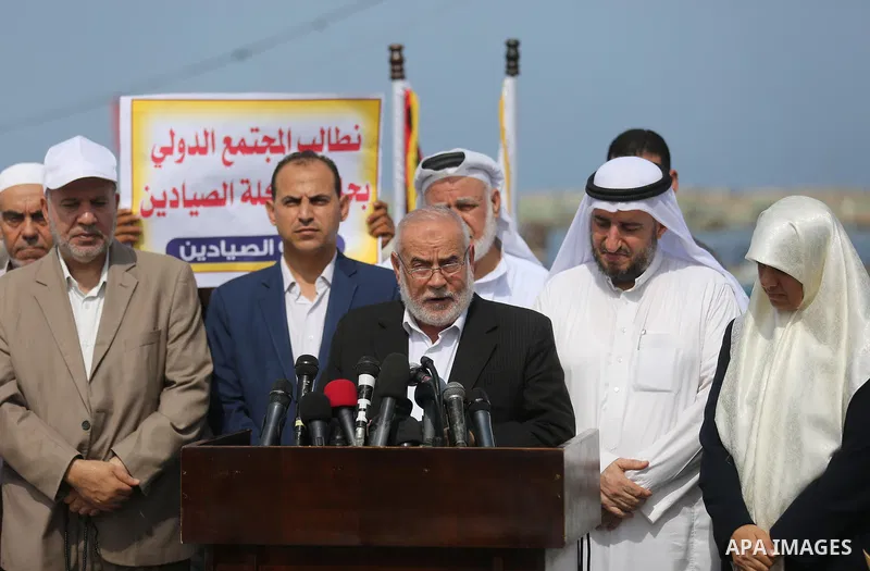 Deputy of the Legislative Council, Ahmed Bahar speaks a press conference at the seaport in Gaza city on September 30, 2018. Photo by Ashraf Amra