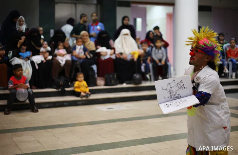 A Palestinian clown plays with children with cancer at el-Rantisi hospital in Gaza city, on October 7, 2018. Photo by Mahmoud Ajjour