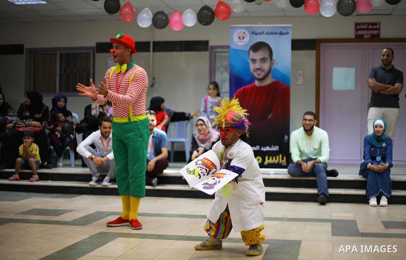 Palestinian clowns play with children with cancer at el-Rantisi hospital in Gaza city, on October 7, 2018. Photo by Mahmoud Ajjour