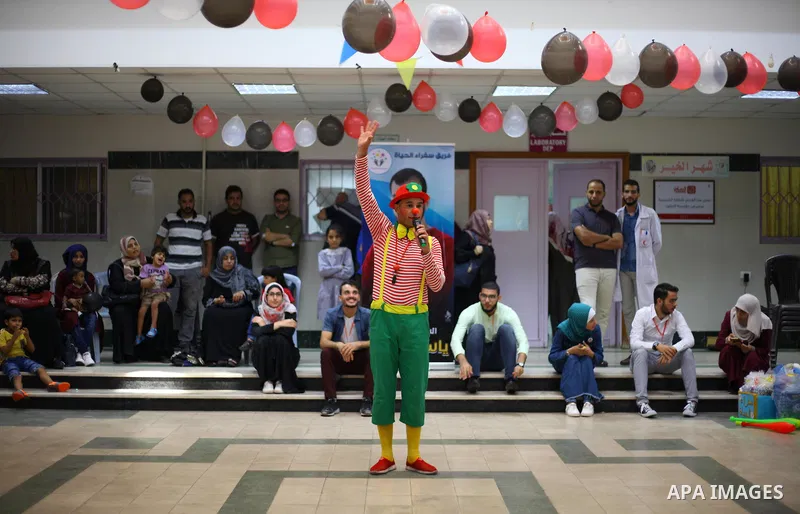 A Palestinian clown plays with children with cancer at el-Rantisi hospital in Gaza city, on October 7, 2018. Photo by Mahmoud Ajjour